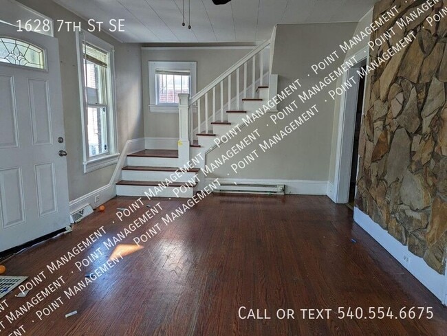 Building Photo - 1628 7th St SE