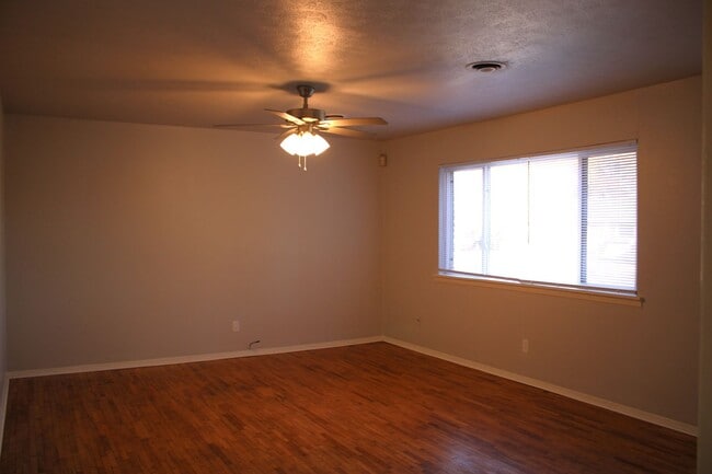 Foto del edificio - 4 BEDROOM HOUSE BY ELEMENTARY SCHOOL*