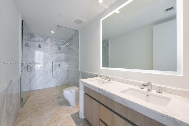 Building Photo - 2831 S Bayshore Dr