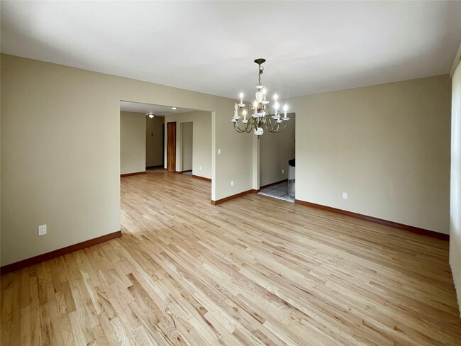 Building Photo - 43 Elm Ave
