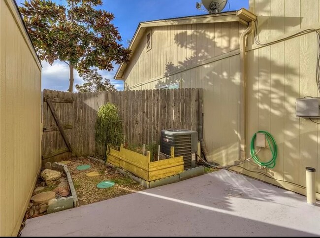 Foto del edificio - 9613 Hefner Village Blvd