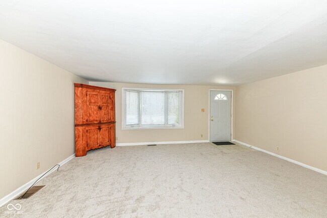 Foto del edificio - 8047 Dix Rd