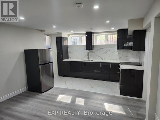 Building Photo - 182 Esther Cres