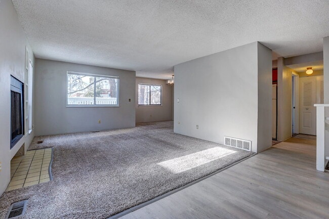 Building Photo - $1,940.95, 2-bed, 2-bath located in Denver