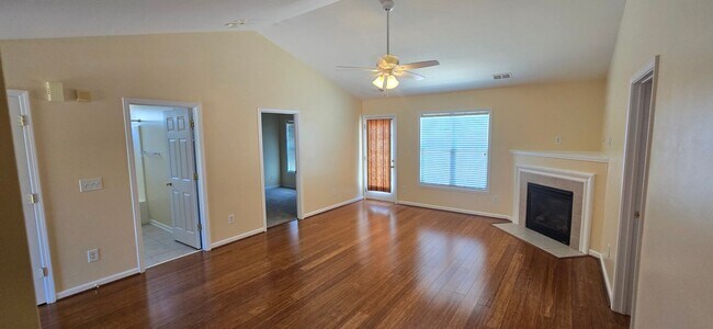 Foto del edificio - One level living at it's best!