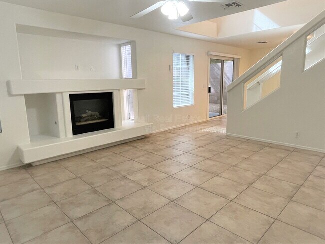 Foto del edificio - 7650 E Williams Dr