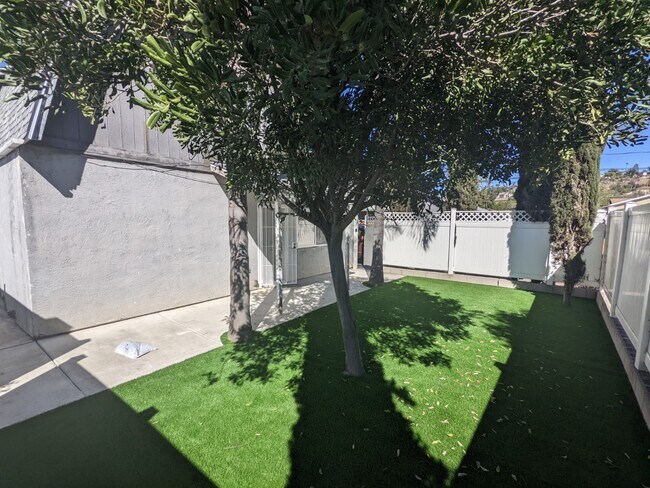 Foto del edificio - 9041 Rosedale Dr