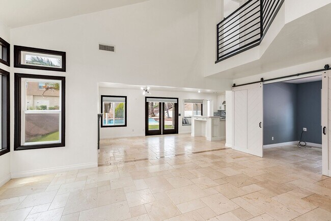 Foto del edificio - 13960 Carmel Ridge Rd