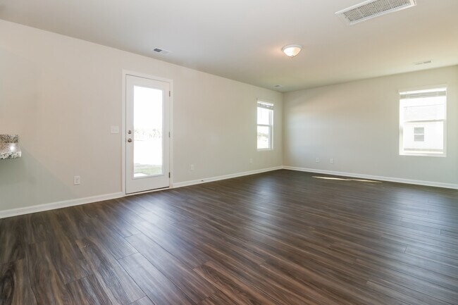 Foto del edificio - 532 Wilkins Rd, Midway, GA