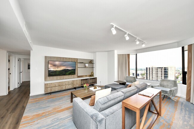 Building Photo - 1300 Lamar St