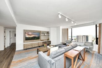 Building Photo - 1300 Lamar St