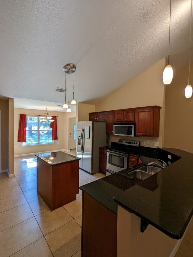 Foto del edificio - 7318 E Bay Blvd