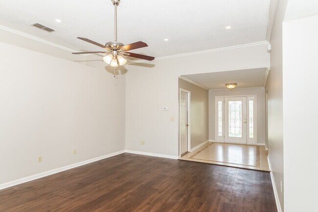 Foto del edificio - 2077 Willesdon Dr W