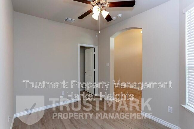 Building Photo - 2410 Lavigne Ct
