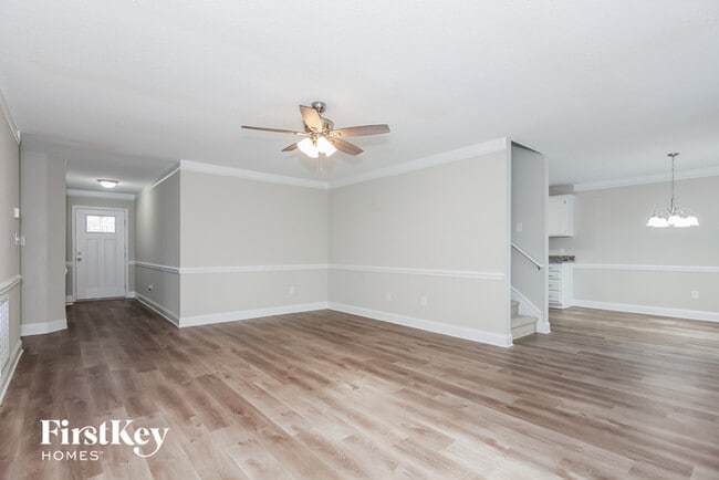 Building Photo - 5327 Oaktree Dr