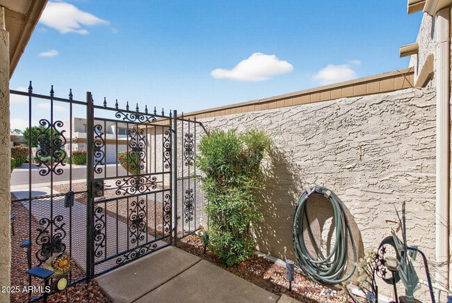 Building Photo - 258 W Maya Dr