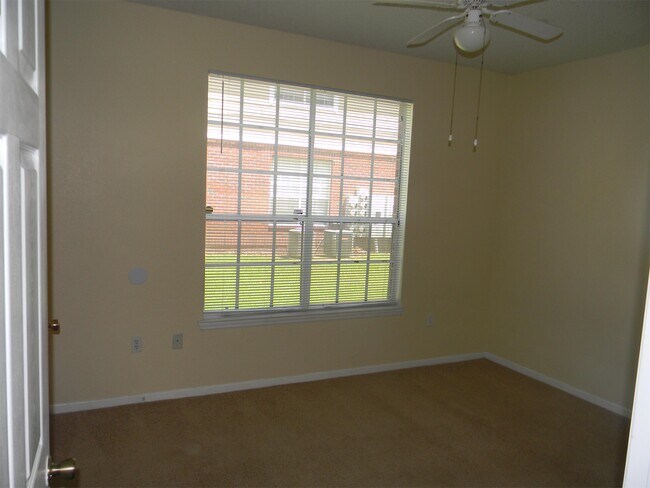 Building Photo - 13025 Mulberry Park Dr