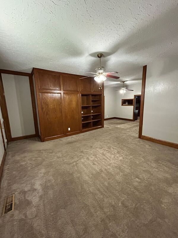 Building Photo - 4004 Avenue Q