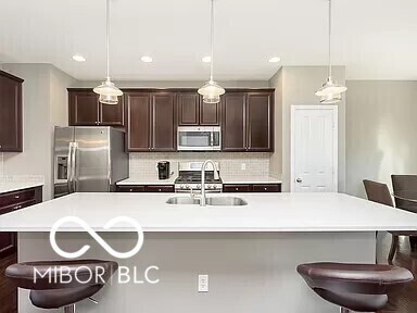 Building Photo - 9042 Mercer Dr