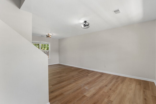 Foto del edificio - 109 Summer Vale Dr