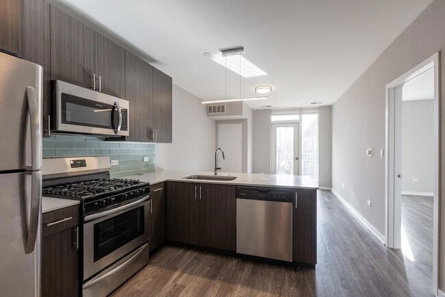 Building Photo - 1552 N North Park Avenue