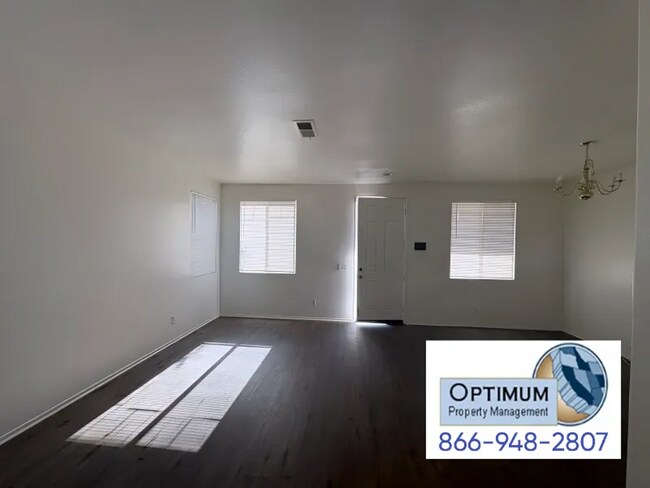 Foto del edificio - Beautiful 4 Bedroom, 3 Bathroom Two-Story Home with Loft & Spacious Backyard