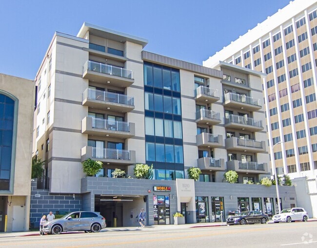 Building Photo - Live on the Boulevard Apartments in Sherma...