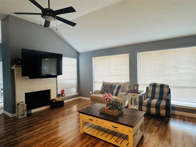 Foto del edificio - 9403 Bollingbrook Dr