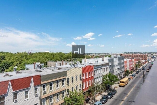Building Photo - METROPOLITAN AVENUE