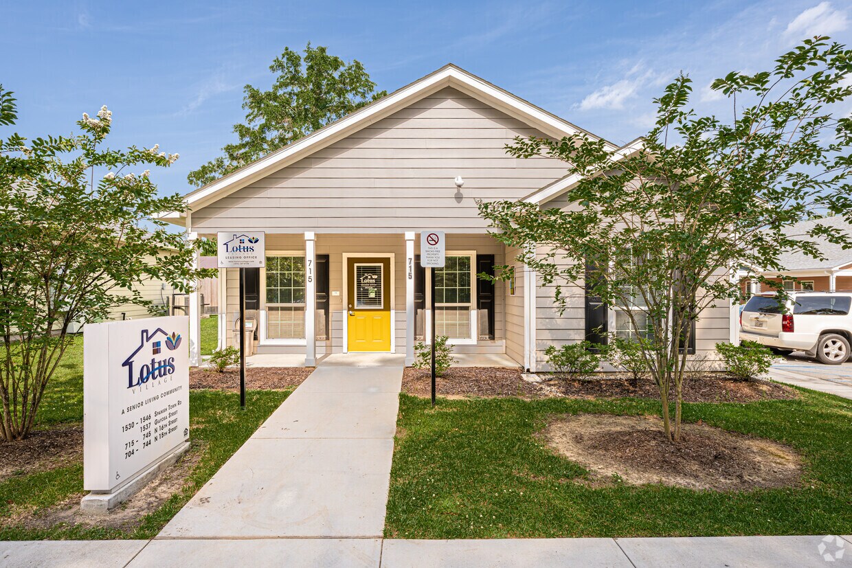 Foto principal - Lotus Village Senior Living