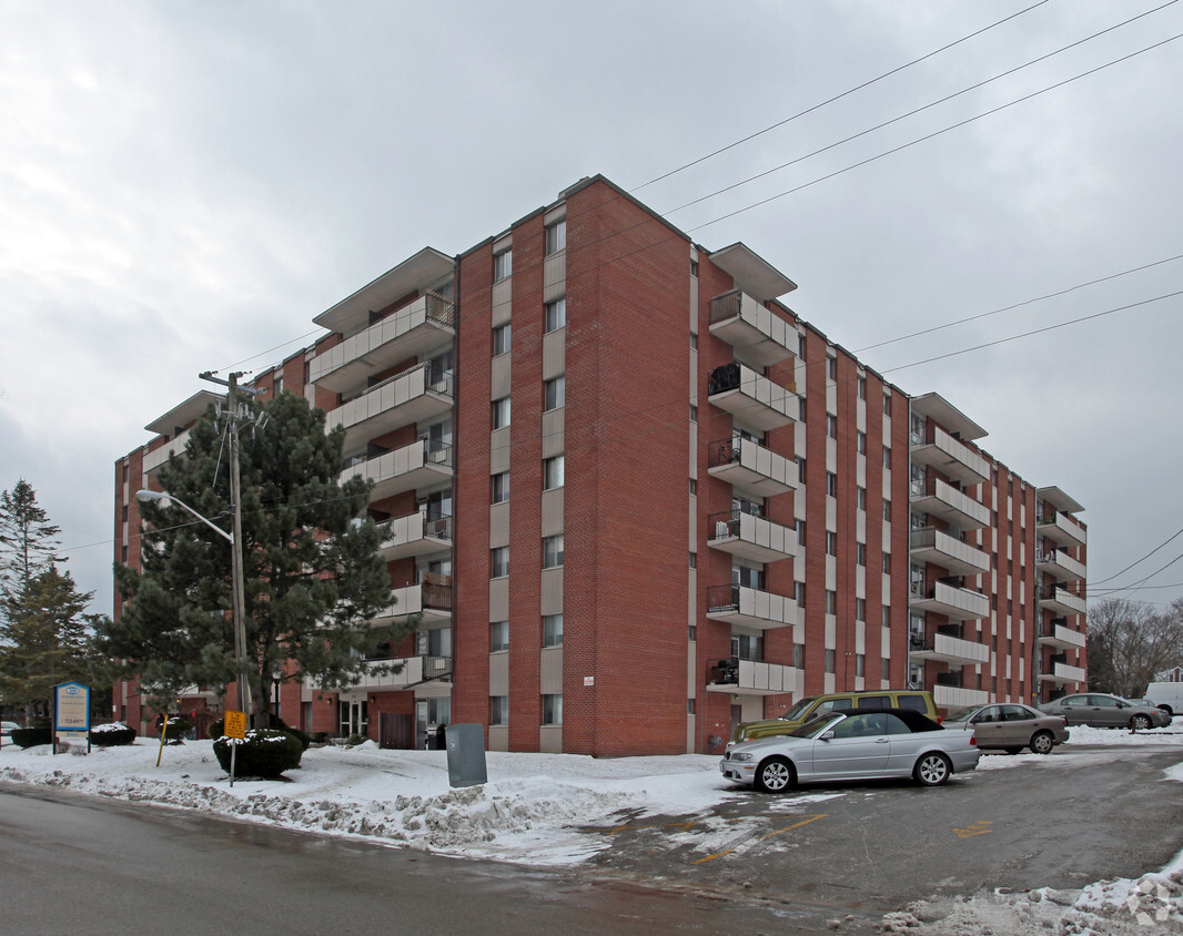 Building Photo - 230 Nipigon St