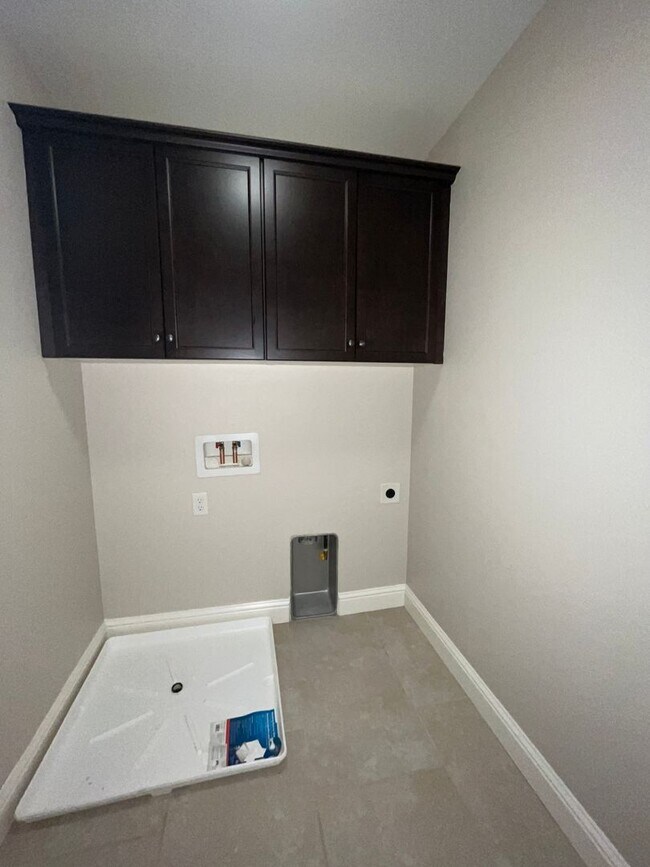 Building Photo - Available Soon!!  Avalon Gated Community!