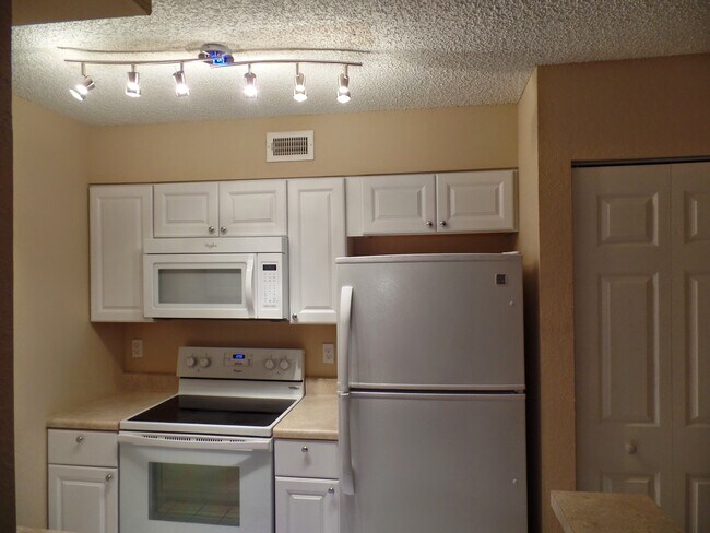 Foto del edificio - 2831 N Oakland Forest Dr