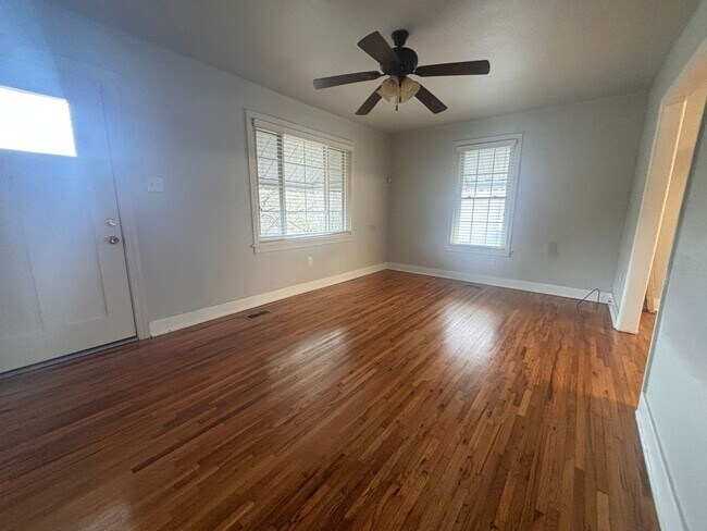 Foto del edificio - Cute 2 bedroom Hillcrest Bungalow