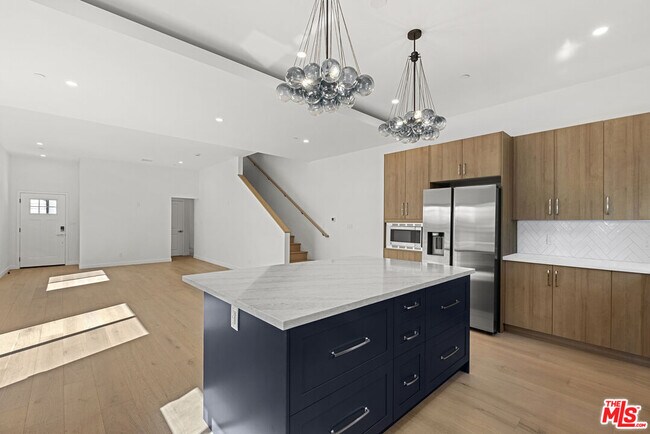 Foto del edificio - 824 N Orange Grove Ave