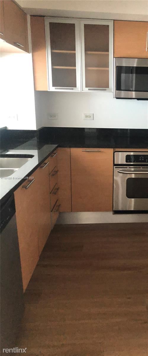 Foto del edificio - 3 br, 2.5 bath House - 31 SE 5th St Apt 4221