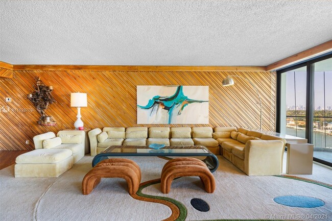 Building Photo - 5500 Collins Ave