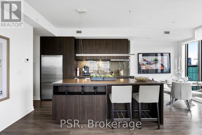 Building Photo - 2 St Thomas St