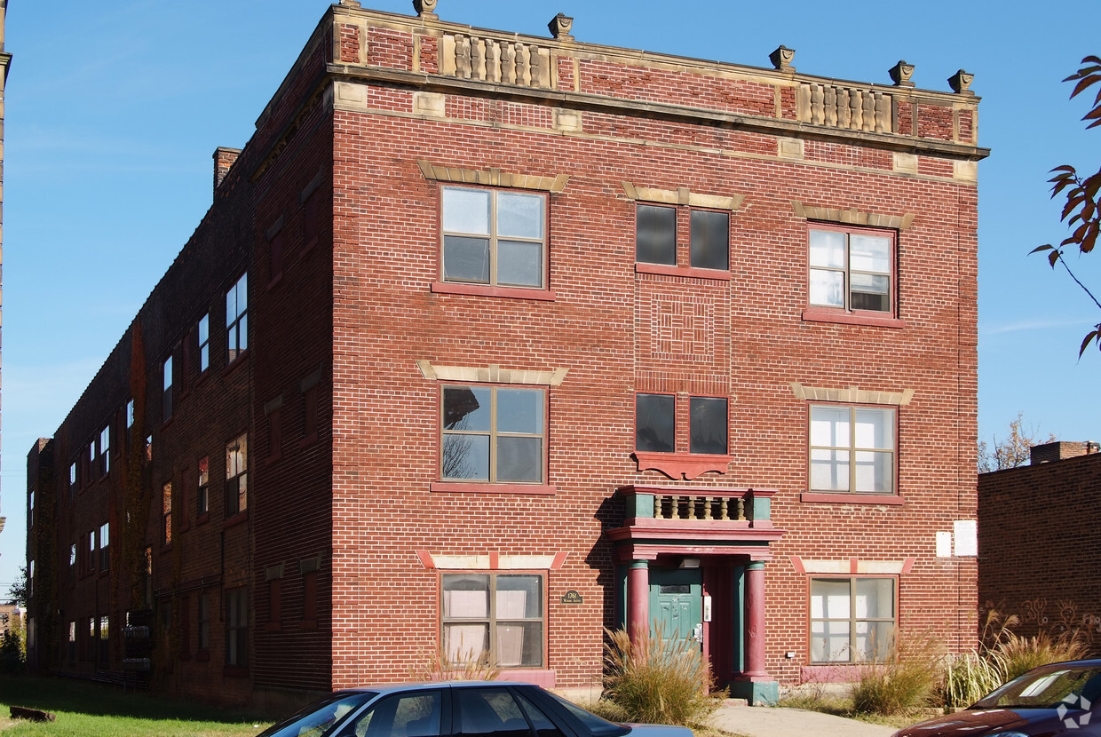 Building Photo - Harmony Gardens