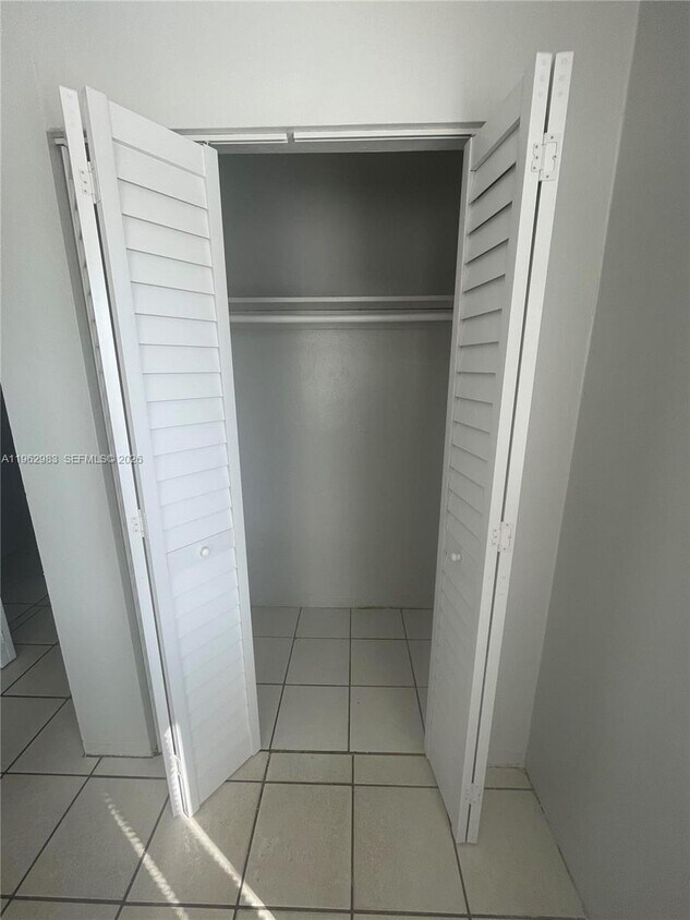 Building Photo - 760 NE 122nd St