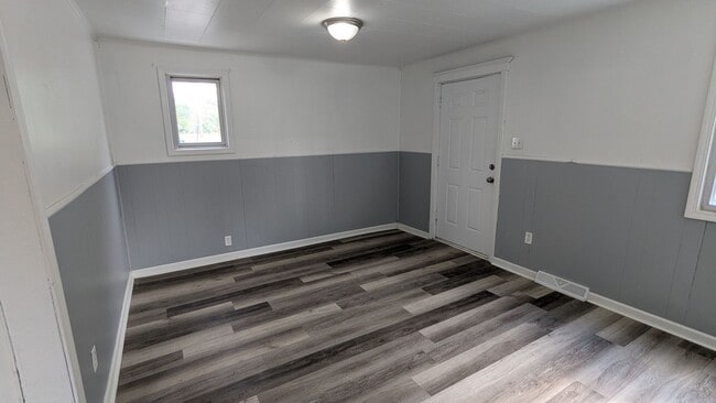 Foto del edificio - Springs Acquisitions, LLC 2387/2389 29th S...