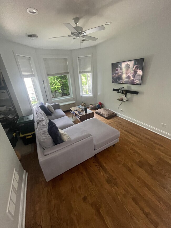 Foto del edificio - 3321 W Pierce Ave