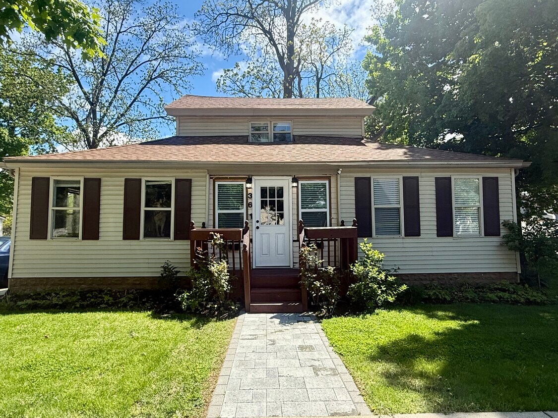 Foto principal - 361 S Wing St