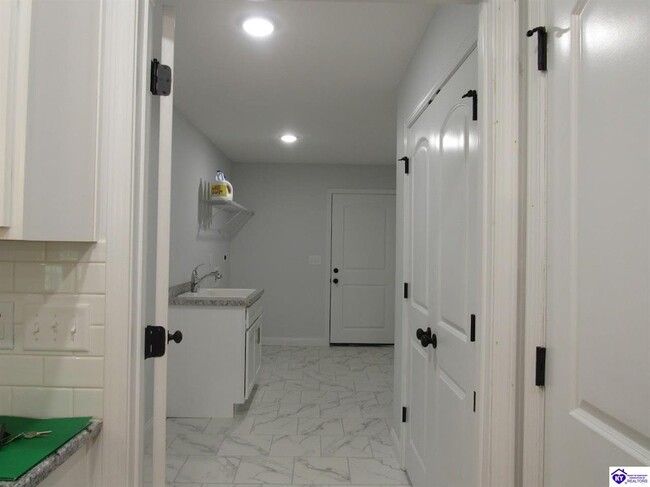 Building Photo - 112 Legacy Ct