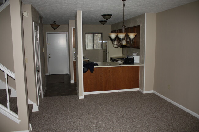 Dining and kitchen area - 302 White Tail Way