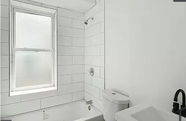 Building Photo - 6145 Lansdowne Ave