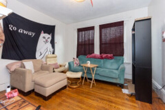 Building Photo - BU West Campus / Allston / Packard's Corner 2 Bed on Ashford St for 9/1.  Students Welcome!!!