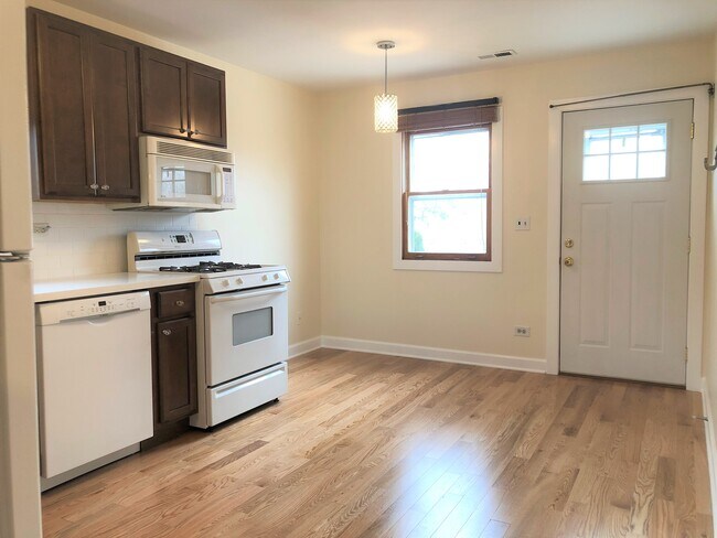 Kitchen - 111 Des Plaines Ave