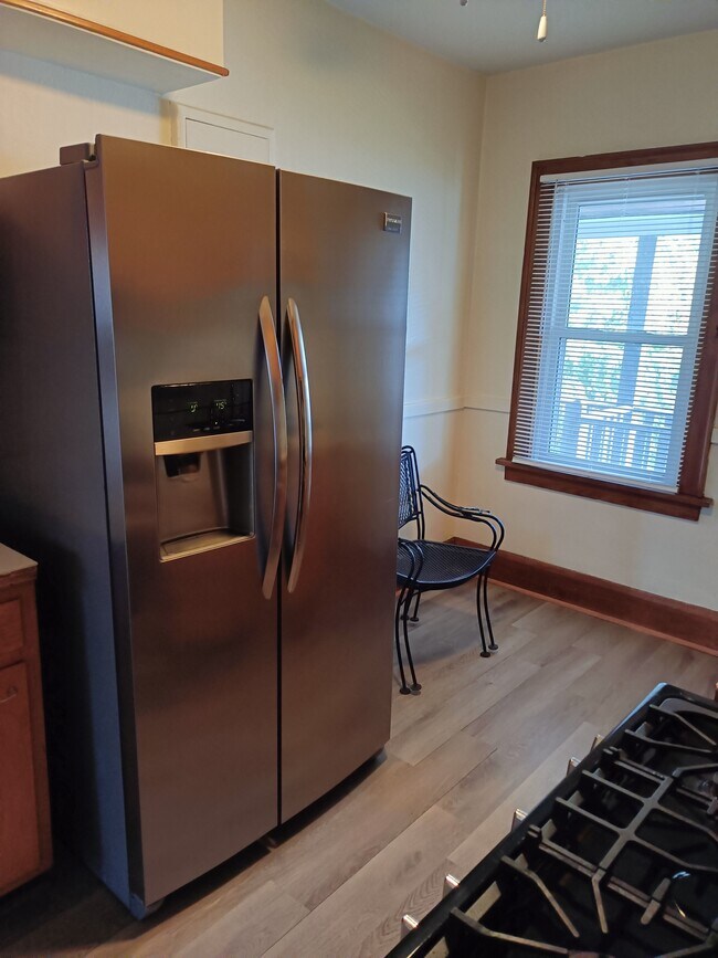 Foto del edificio - 1912 Charles St