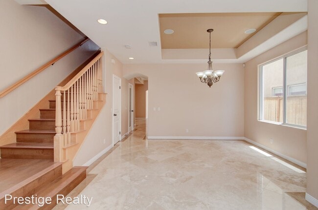 Building Photo - 3 br, 4.5 bath House - 1214 Delaware St